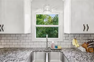 208 Parkedge Rd, Green Tree, PA 15220 - Photo 8