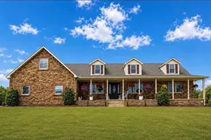 31 Sutton Ln, Hopewell, PA 15301 - Photo 1