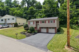 642 Pikeview Dr, Pittsburgh, PA 15239 - Photo 2