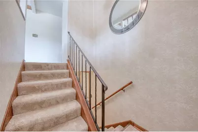 642 Pikeview Dr, Pittsburgh, PA 15239 - Photo 4