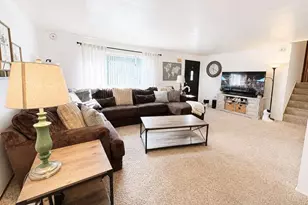 222 McKenzie Dr, Pittsburgh, PA 15235 - Photo 2