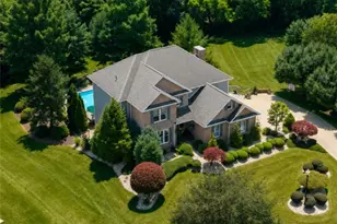 32 Hawthorne Ln, Penn Twp, PA 15642 - Photo 2