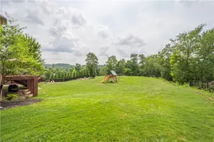 9807 Sumner Dr, Pittsburgh, PA 15101 - Photo 2