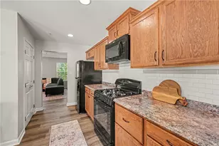 284 Broadstone Dr, Adams Township, PA 16046 - Photo 8