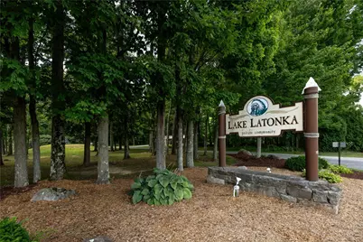 123 Sequoia Dr, Jackson Township, PA 16137 - Photo 2