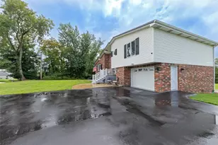 1207 Lewis Ave, Hempfield Township, PA 15644 - Photo 2