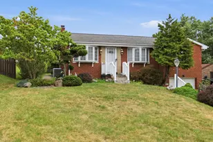 428 Lucy Dr, Pittsburgh, PA 15236 - Photo 2
