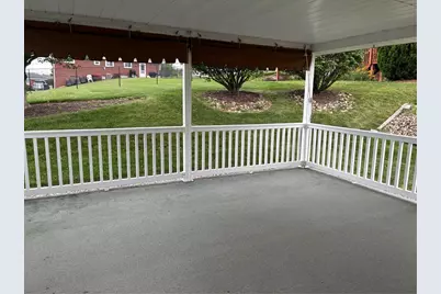 640 Longvue Dr, Chartiers, PA 15342 - Photo 2