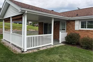 640 Longvue Dr, Chartiers, PA 15342 - Photo 1