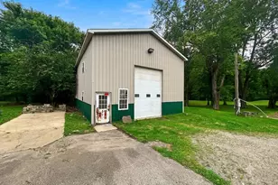 225 Main St, Shelocta, PA 15774 - Photo 2