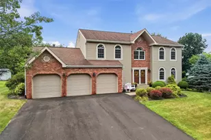 151 Woodbine Dr, Cranberry Township, PA 16066 - Photo 2