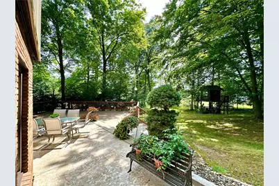 239 Frazier Lake Dr, Neshannock Township, PA 16105 - Photo 10