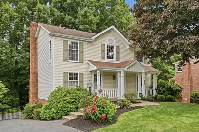 214 Thornwood Ct, Moon/Crescent Twp, PA 15108 - Photo 2