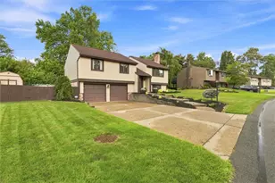 2890 Amy Dr, South Park, PA 15129 - Photo 4