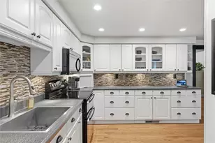 2890 Amy Dr, South Park, PA 15129 - Photo 14