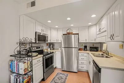 1500 Cochran Road #515, Scott Township, PA 15243 - Photo 6