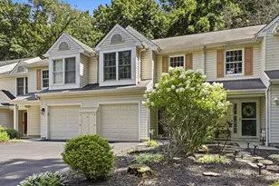 297 Commons Dr, Oakmont, PA 15139 - Photo 2