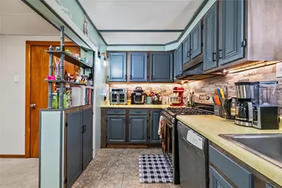 751 Sixth St, Pitcairn, PA 15140 - Photo 10
