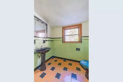 2035 Aurora Dr, New Kensington, PA 15068 - Photo 16