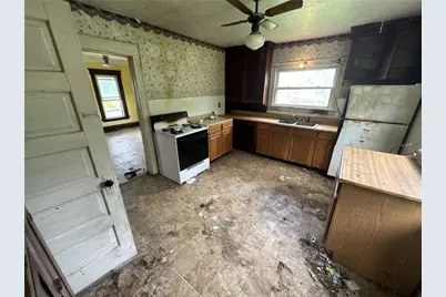9805 Meadville St, Cranesville Boro, PA 16410 - Photo 2