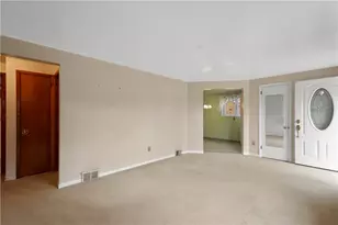 5260 Blossom Rd, Pittsburgh, PA 15236 - Photo 6