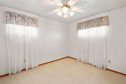 5260 Blossom Rd, Pittsburgh, PA 15236 - Photo 14