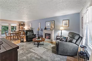 86 Fawnvue Dr, Robinson Twp, PA 15136 - Photo 4