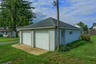 321 Hazel Ave, Ellwood City, PA 16117 - Photo 8