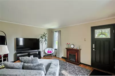 321 Hazel Ave, Ellwood City, PA 16117 - Photo 16