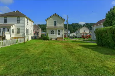 321 Hazel Ave, Ellwood City, PA 16117 - Photo 4