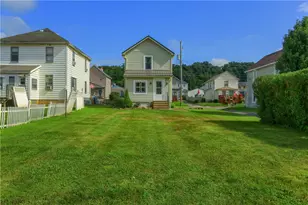 321 Hazel Ave, Ellwood City, PA 16117 - Photo 4