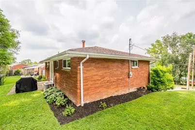3190 Mayflower Dr, Pittsburgh, PA 15227 - Photo 32