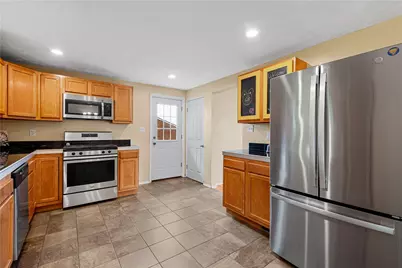 3190 Mayflower Dr, Pittsburgh, PA 15227 - Photo 8