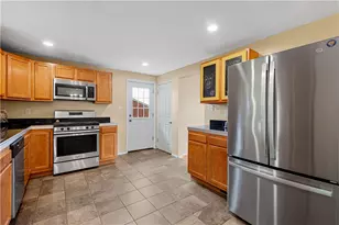 3190 Mayflower Dr, Pittsburgh, PA 15227 - Photo 8