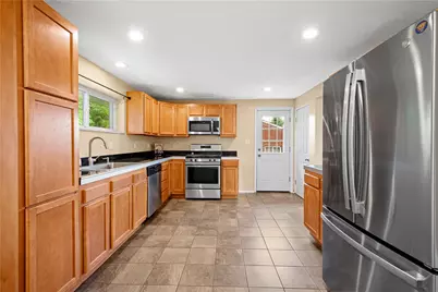 3190 Mayflower Dr, Pittsburgh, PA 15227 - Photo 10