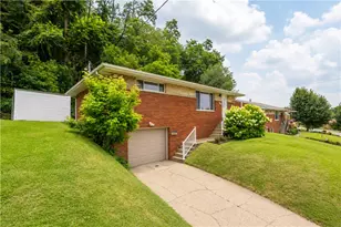 3190 Mayflower Dr, Pittsburgh, PA 15227 - Photo 2