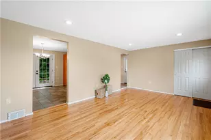 3190 Mayflower Dr, Pittsburgh, PA 15227 - Photo 4
