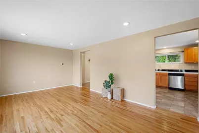 3190 Mayflower Dr, Pittsburgh, PA 15227 - Photo 4