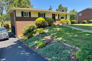 135 Hampton Ct, Twp of But SW, PA 16002 - Photo 2