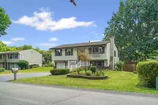443 Deerfield Dr, Cranberry Township, PA 16066 - Photo 2