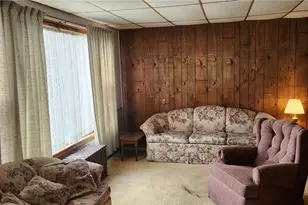 915 Border Ave, Ellwood City, PA 16117 - Photo 8