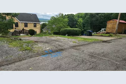 915 Border Avenue, Ellwood City, PA 16117 - Photo 6