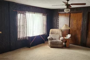 915 Border Ave, Ellwood City, PA 16117 - Photo 10