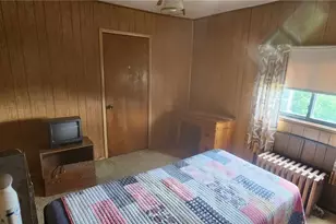 915 Border Ave, Ellwood City, PA 16117 - Photo 32