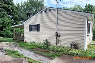 25 Lincoln Ave, Wheatland, PA 16161 - Photo 4