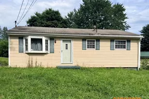 25 Lincoln Ave, Wheatland, PA 16161 - Photo 2