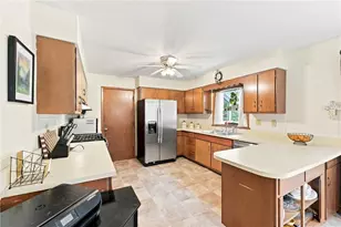 3203 Regis Dr, Erie City, PA 16510 - Photo 6