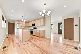 529 Cochran Dr, Hempfield Township, PA 15601 - Photo 4