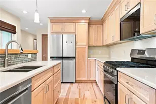 529 Cochran Dr, Hempfield Township, PA 15601 - Photo 6