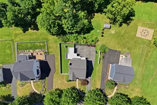 1007 Fieldstone Dr, Cecil, PA 15317 - Photo 4